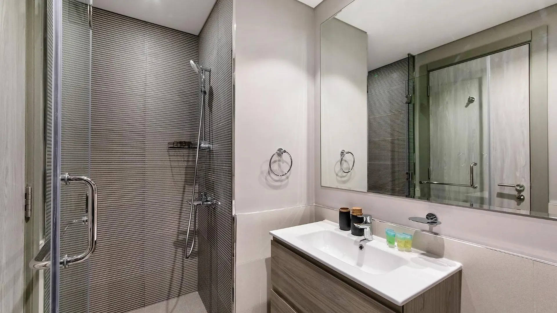 Steps From Burj Khalifanye 1Br In Zada Tower Apartment Dubai